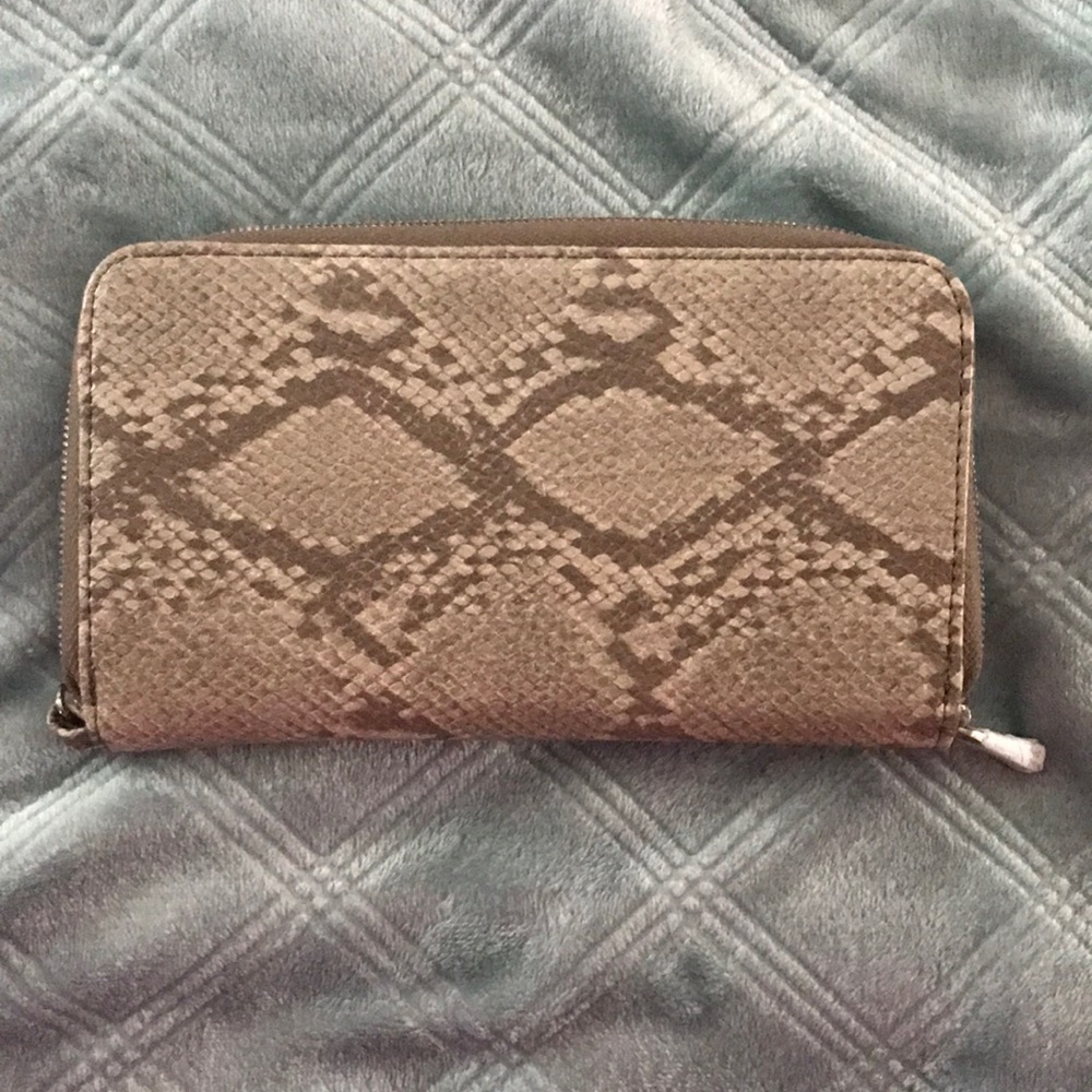 Jewell by Thirty One All About The Benjamin’s